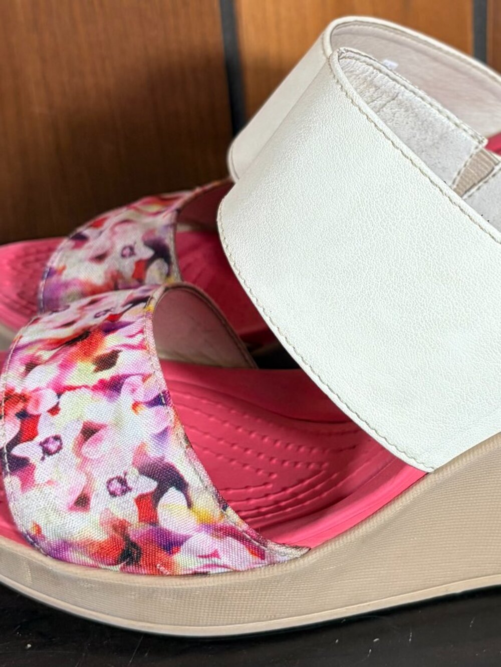 Crocs Leigh ll 2 Strap Graphic 3.5" Wedge Heel Pink Floral Sandal Sz 11 - EUC